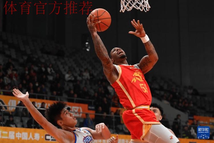 组图：CBA俱乐部杯广厦击败天津 塔克飞身暴扣